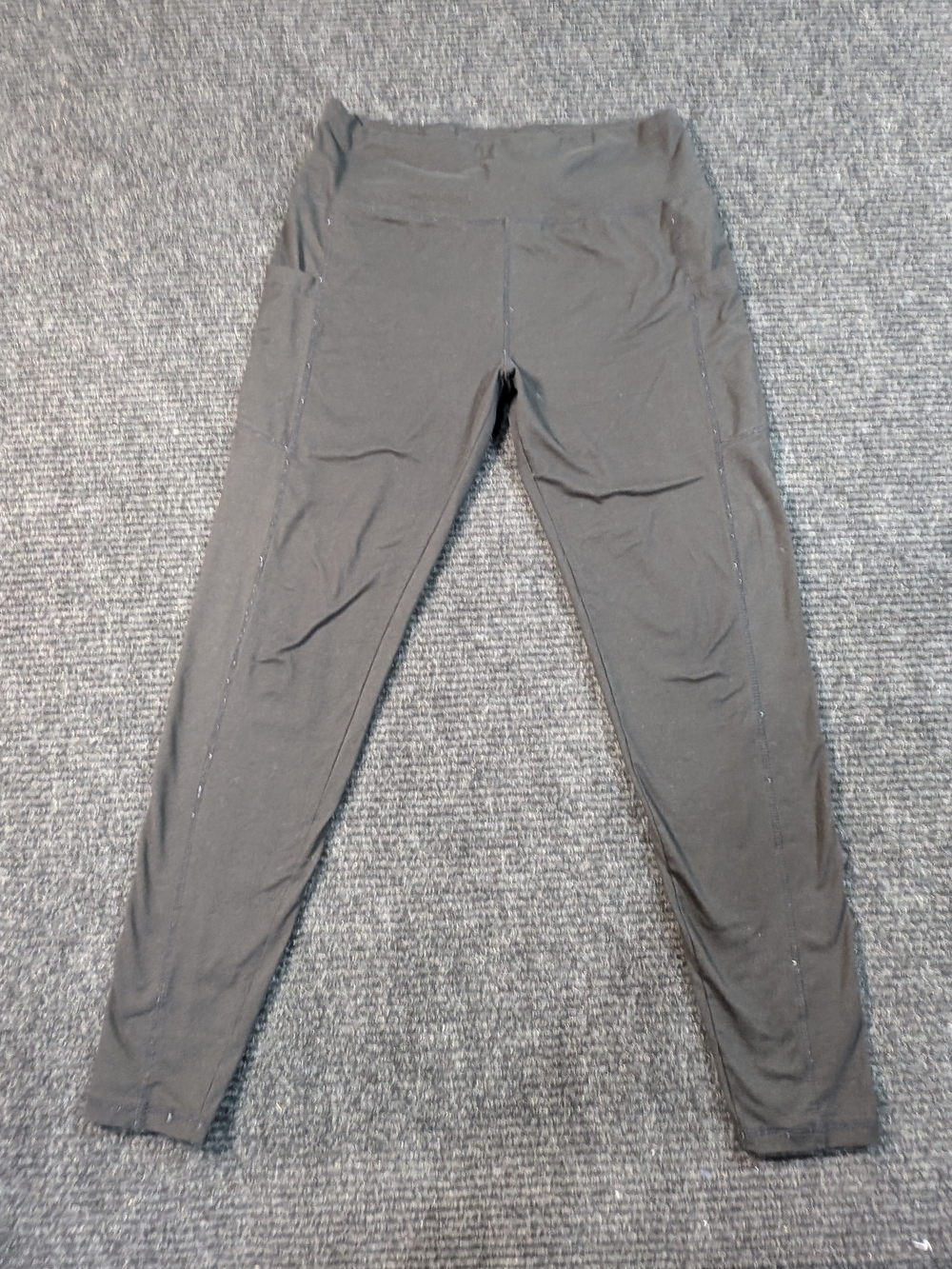Black High-Waist Athletic Leggings with Side Pockets